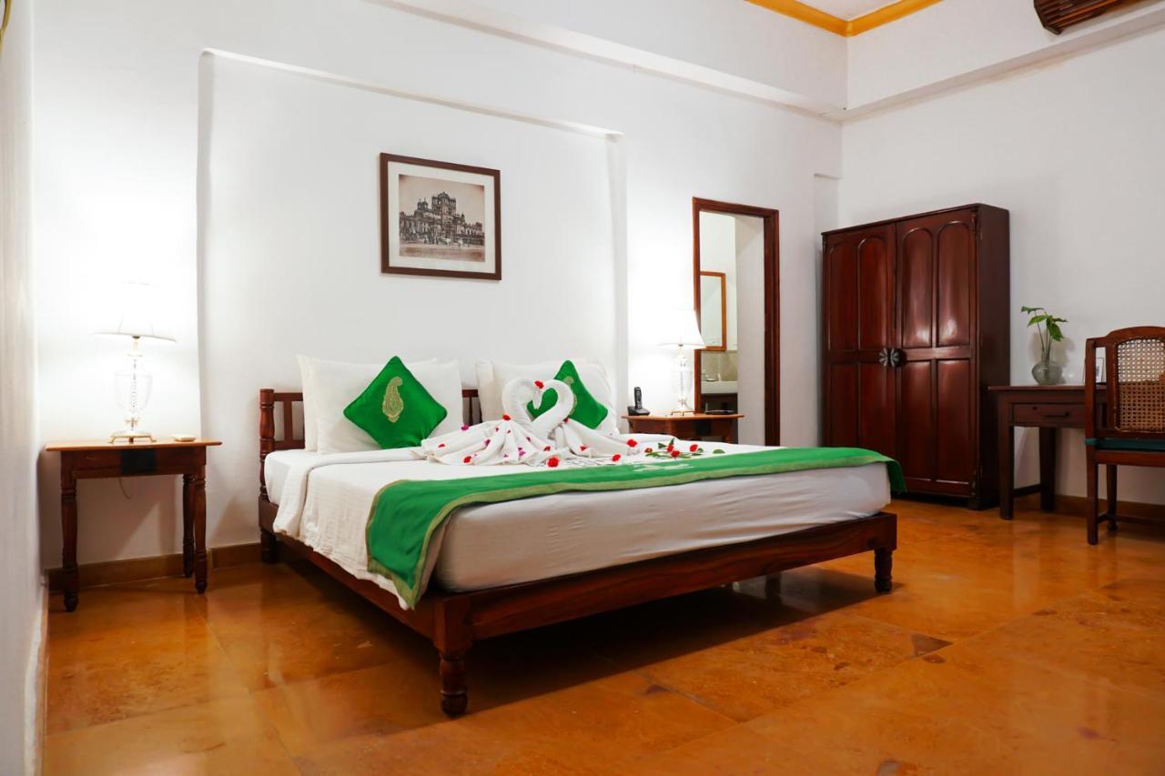 Saraca Hotel Лакнау Екстериор снимка