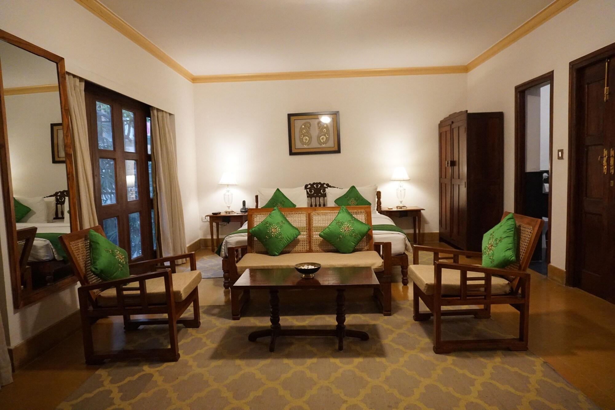 Saraca Hotel Лакнау Екстериор снимка