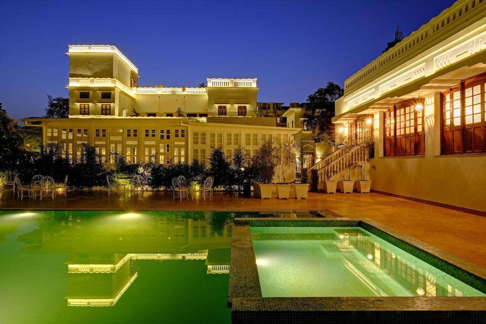 Saraca Hotel Лакнау Екстериор снимка