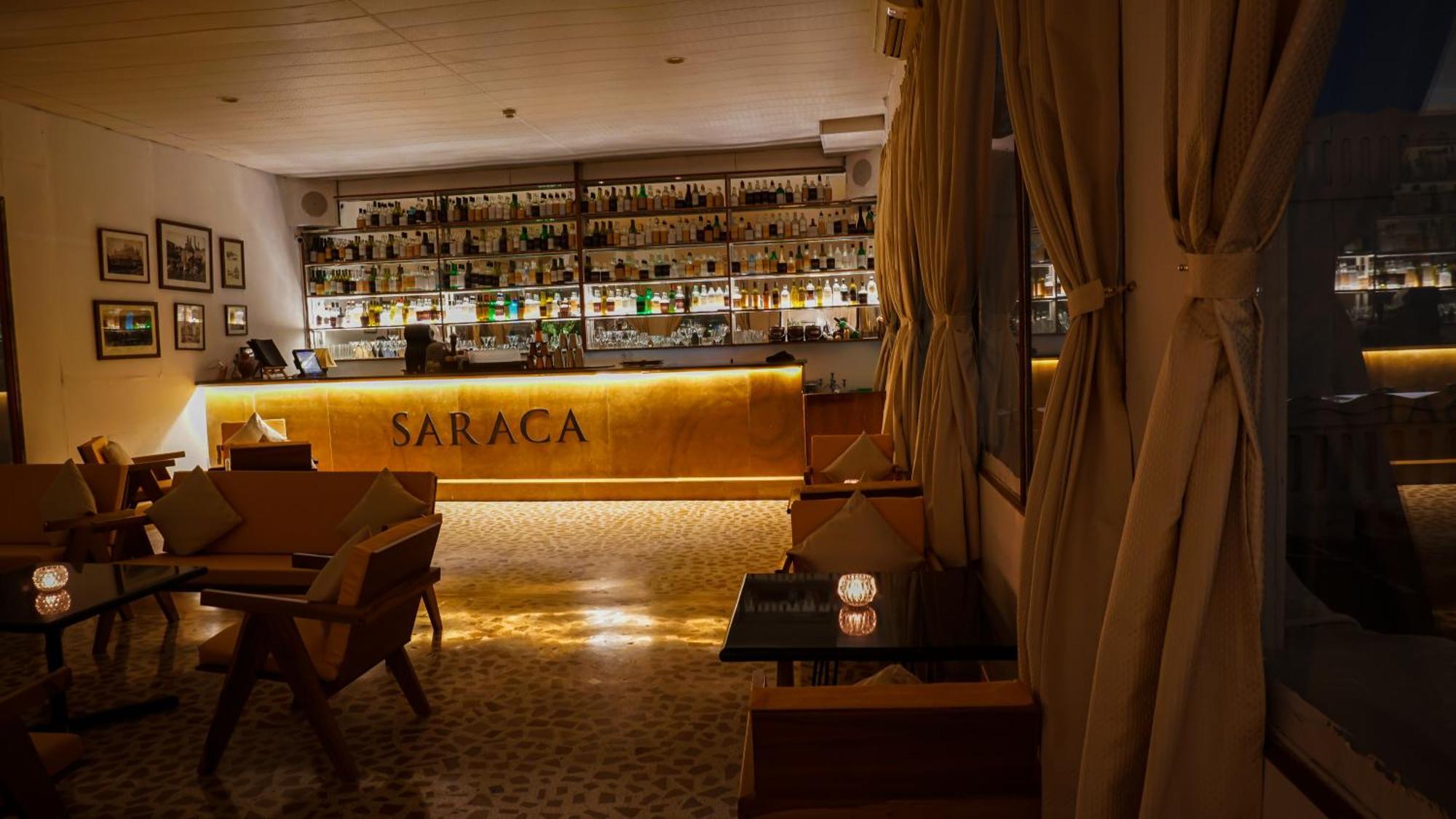 Saraca Hotel Лакнау Екстериор снимка