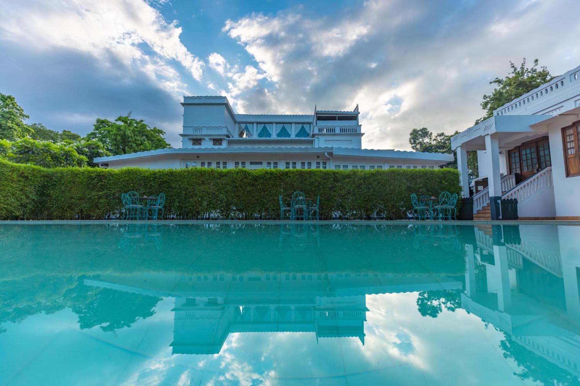 Saraca Hotel Лакнау Екстериор снимка