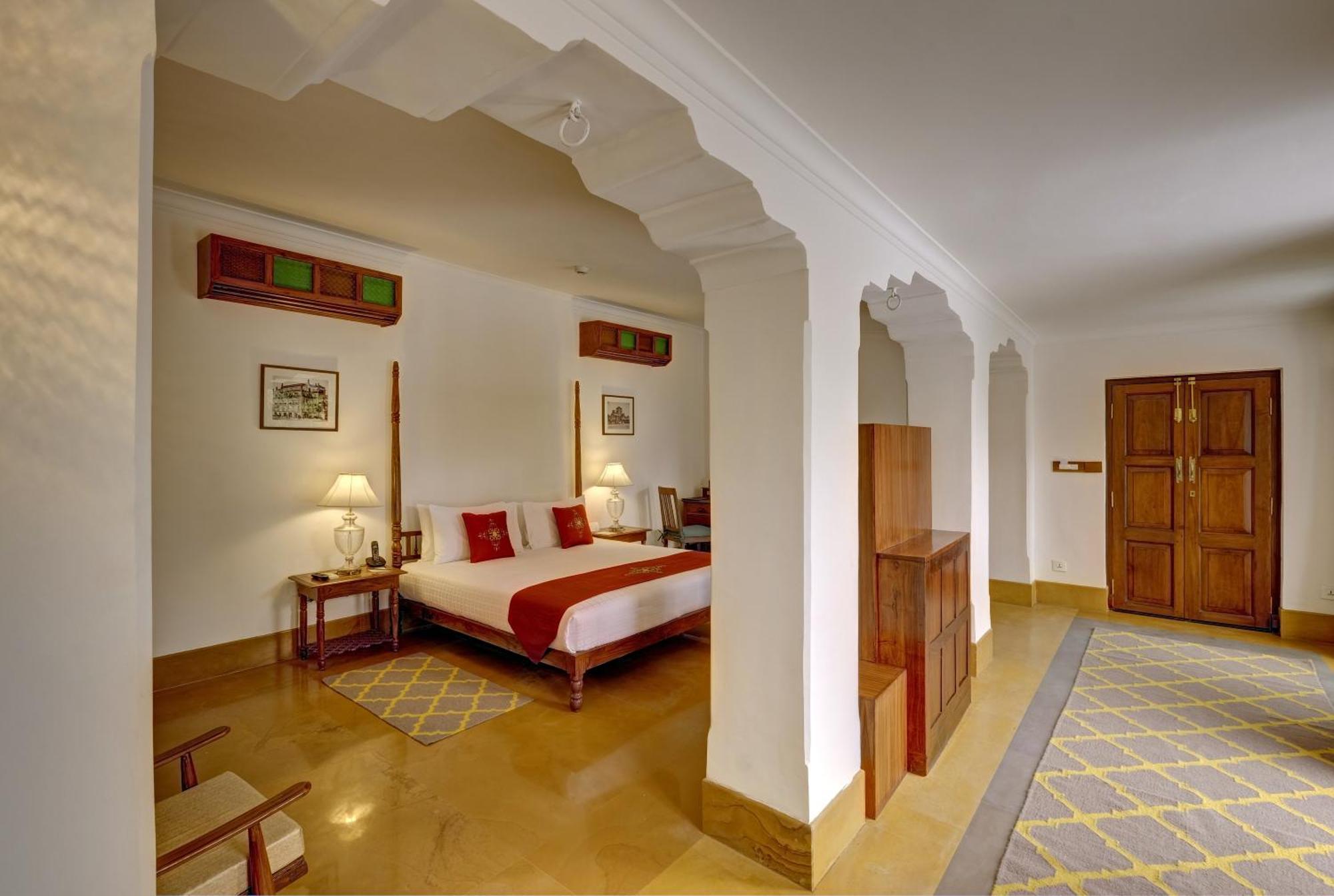Saraca Hotel Лакнау Екстериор снимка
