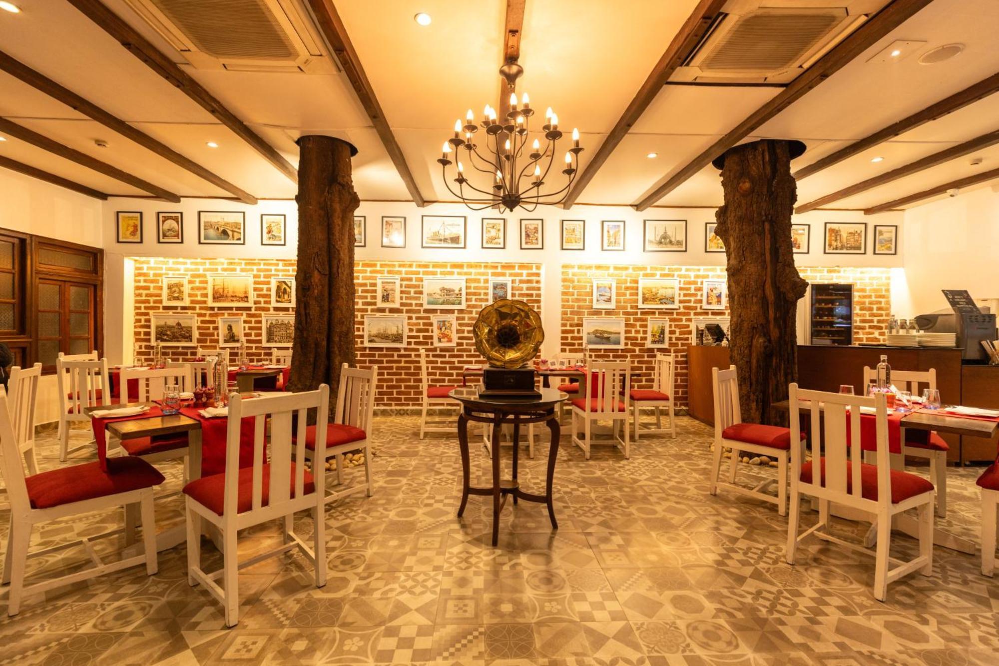 Saraca Hotel Лакнау Екстериор снимка