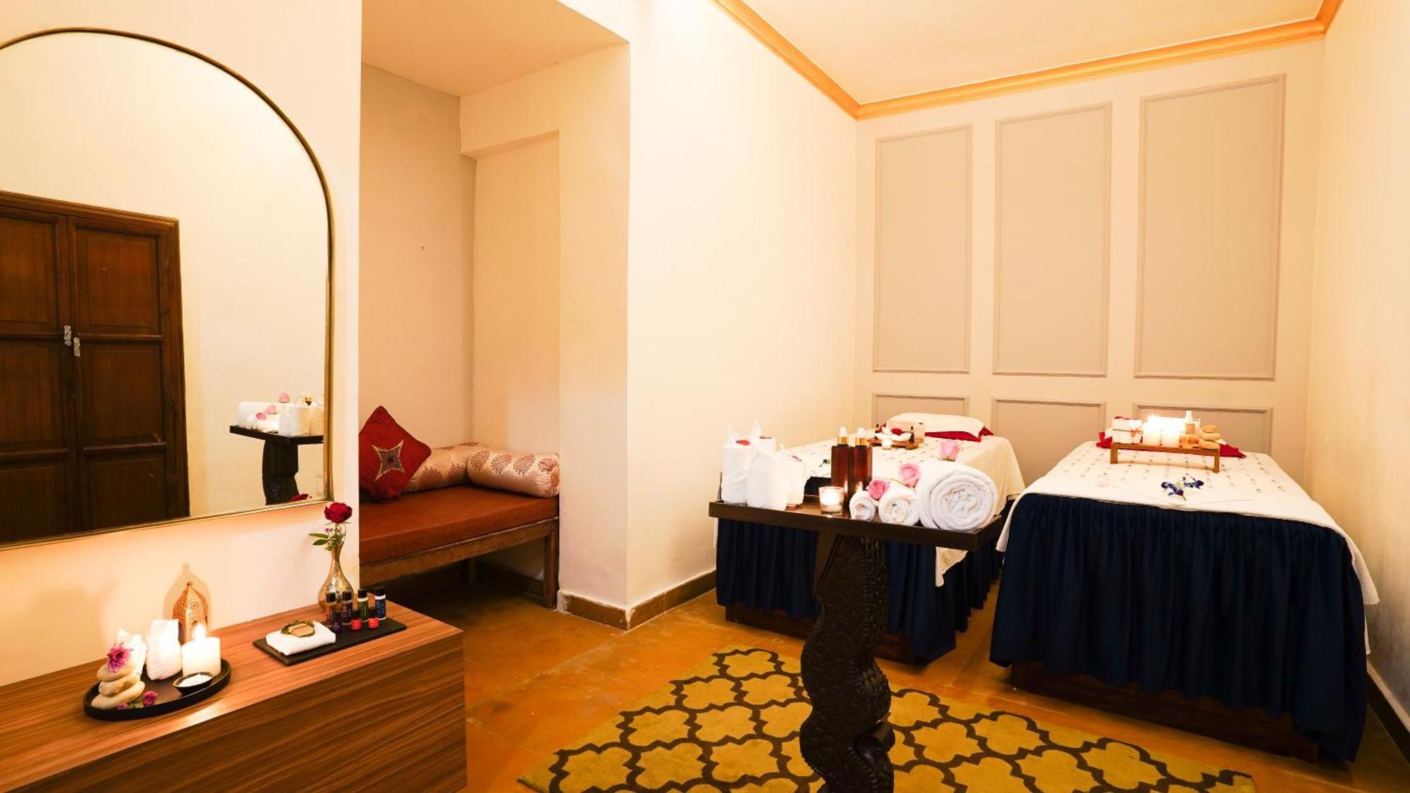 Saraca Hotel Лакнау Екстериор снимка