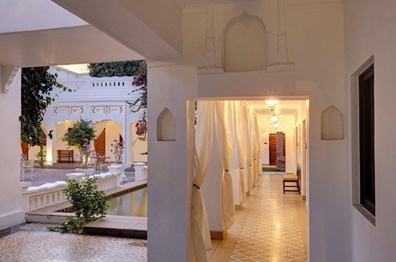 Saraca Hotel Лакнау Екстериор снимка