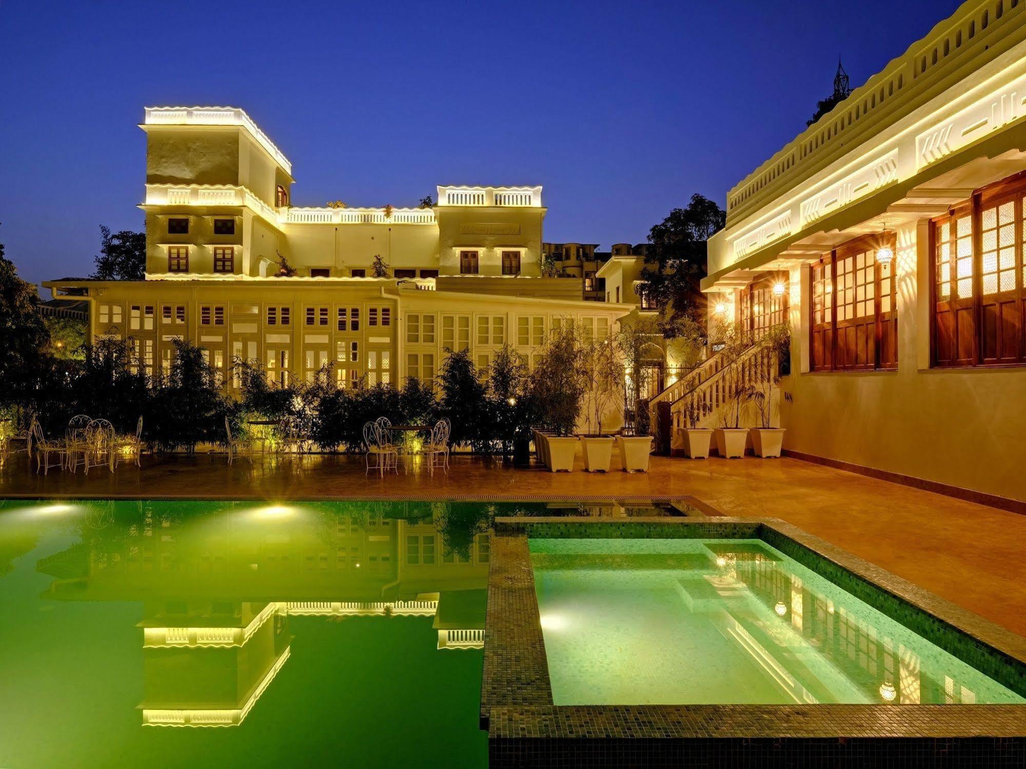 Saraca Hotel Лакнау Екстериор снимка