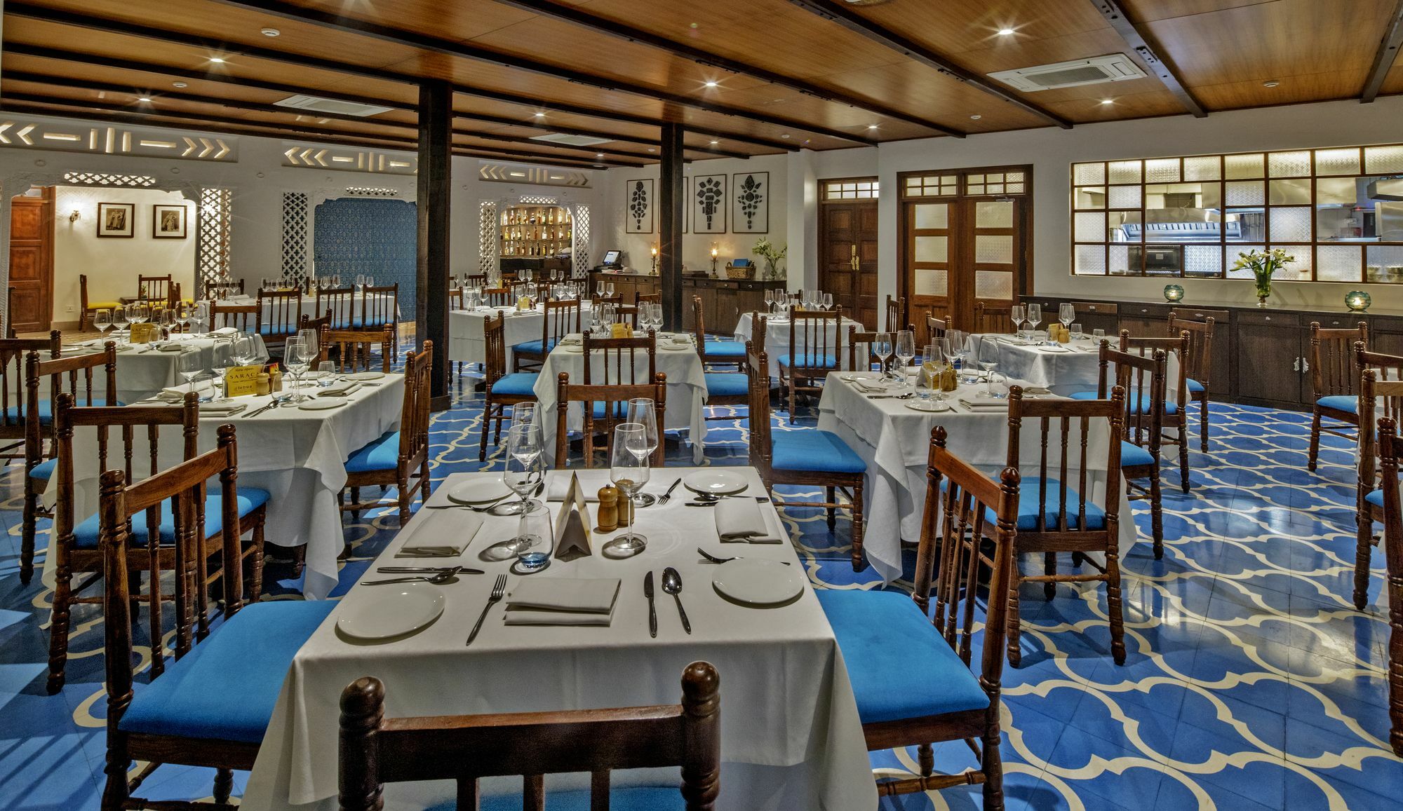 Saraca Hotel Лакнау Екстериор снимка